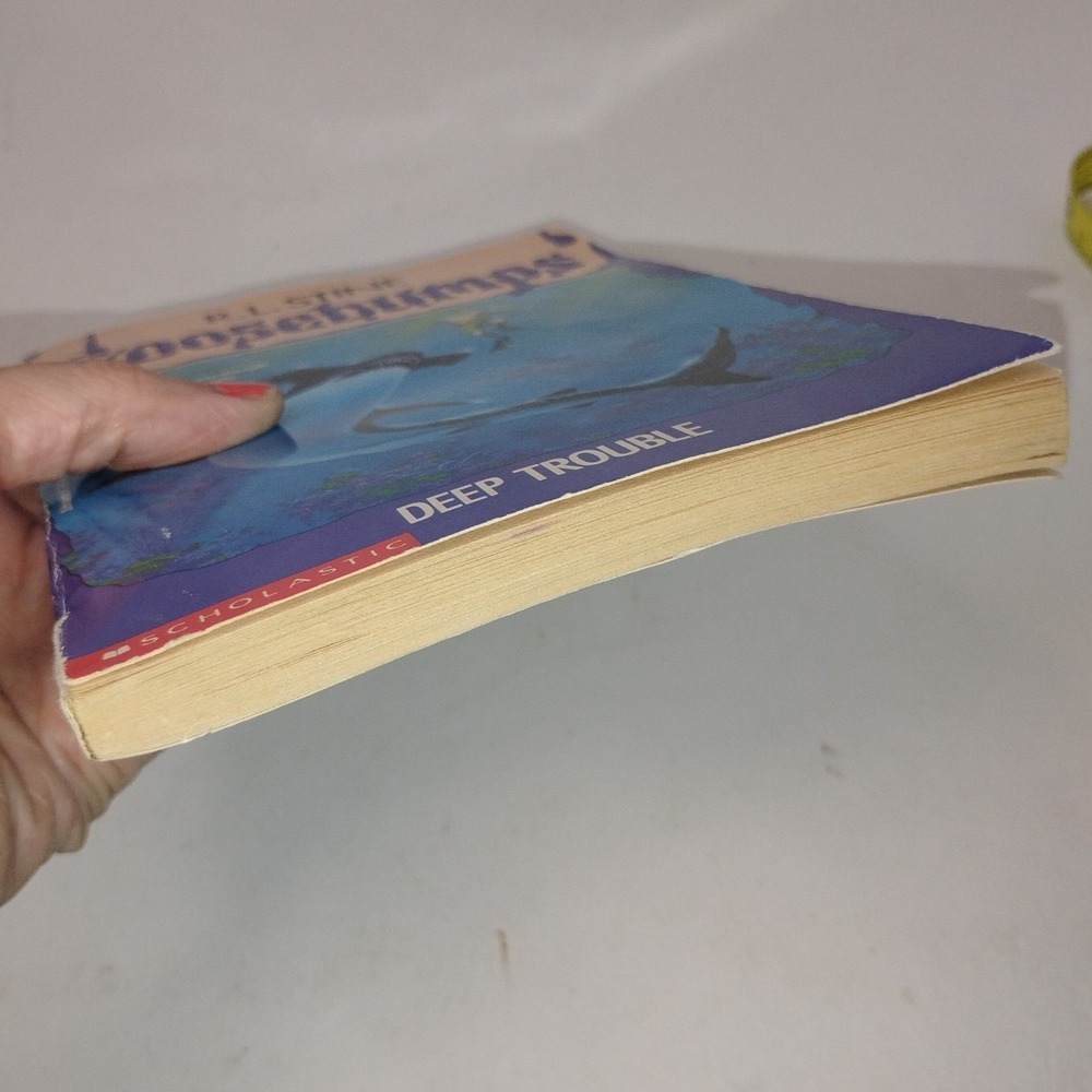 Vintage Goosebumps #19 Deep Trouble R.L. Stine Book First Scholastic Print 1994 - Picture 9 of 9